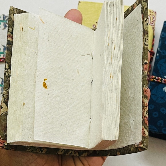 Set of four handmade books - Picture 5 of 7